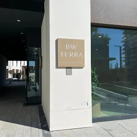 Waterfront Escape 104 *